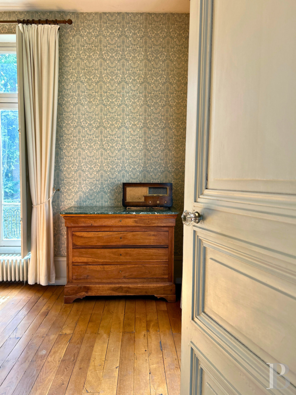 En Saône-et-Loire, au cœur de la ville d’Autun, une demeure d’inspiration palladienne dans un parc de près d’un hectare - photo  n°12